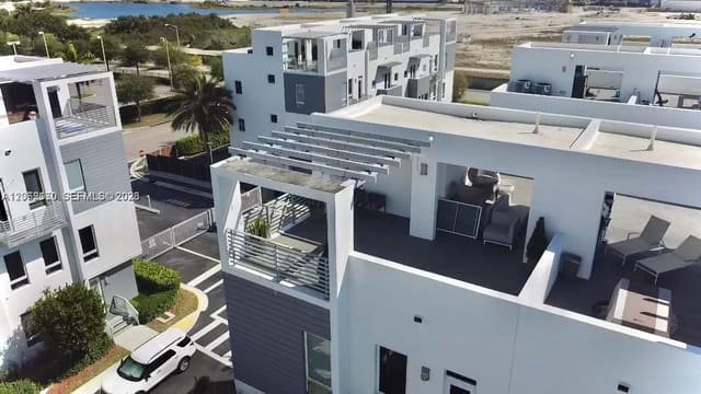 9151 NW 33rd Street, Doral, FL 33172