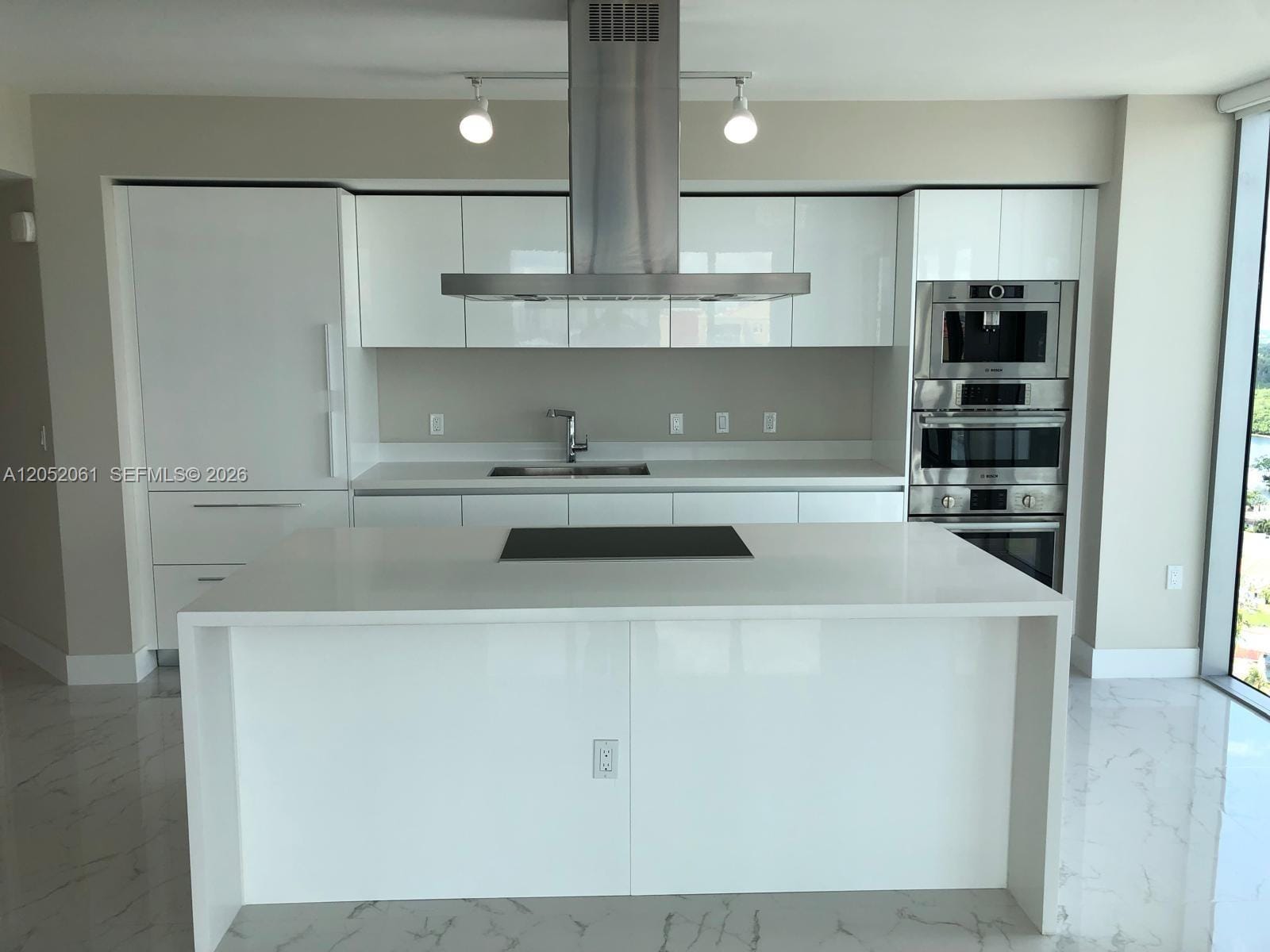 330 Sunny Isles Boulevard 52401, Sunny Isles Beach, FL 33160
