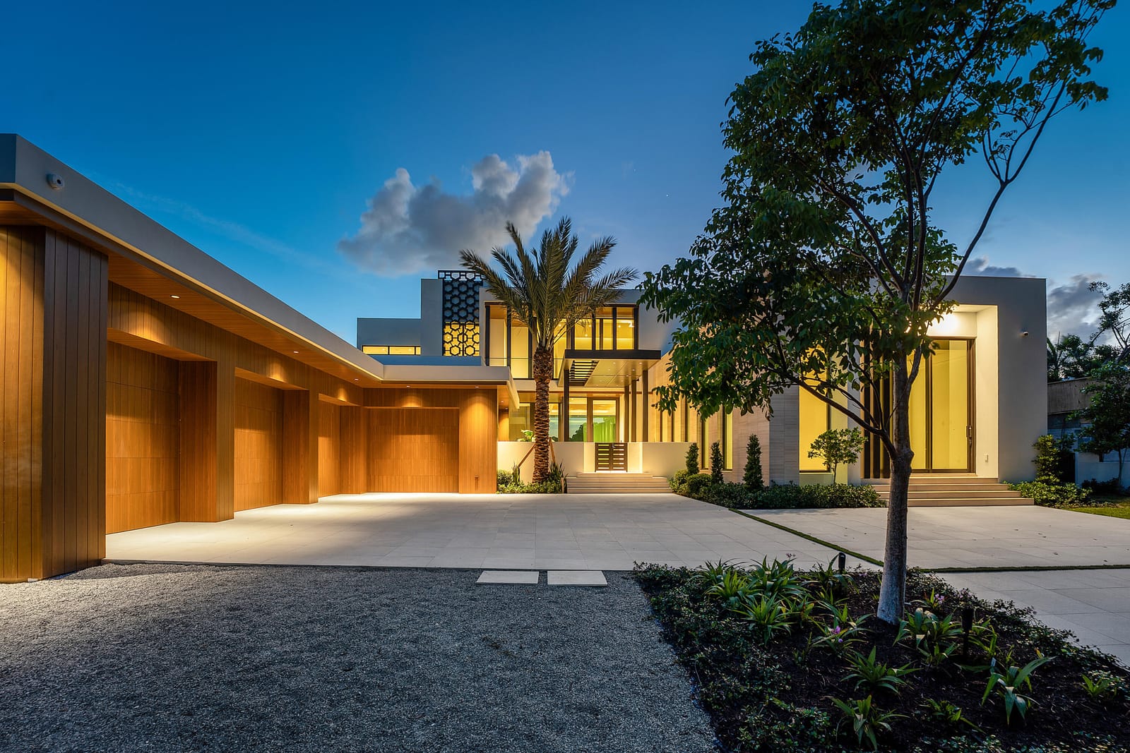 102 Basin Drive — photo 3