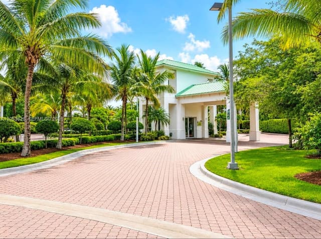 5300 NW 87th Avenue 915, Doral, FL 33178