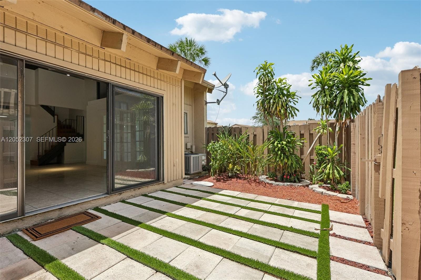 2112 SW 81st Way — photo 3