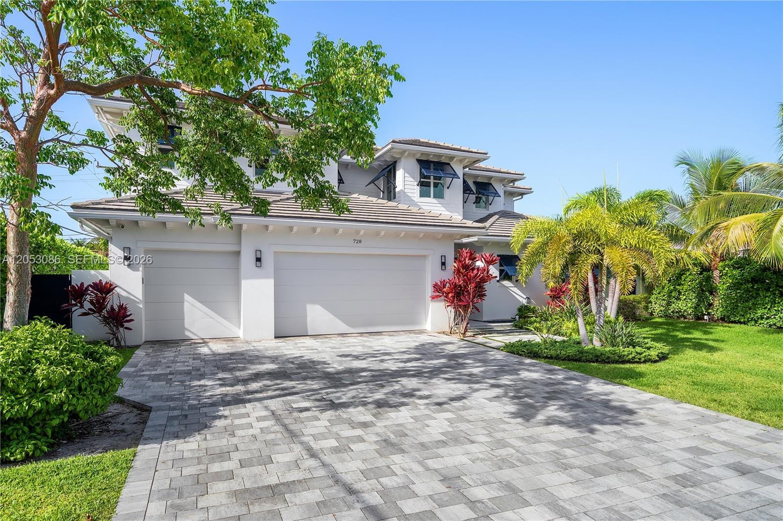 728 Malaga Drive — photo 2