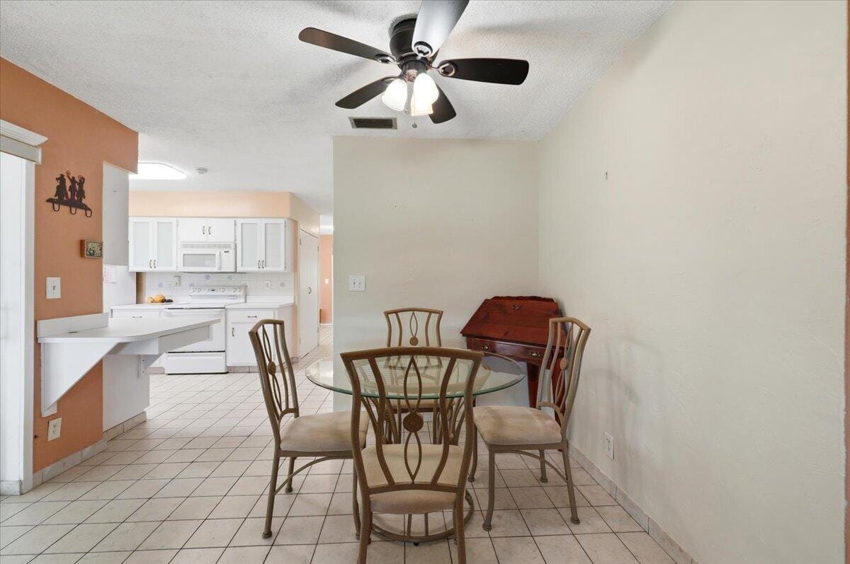 9401 NW 70 Place — photo 3