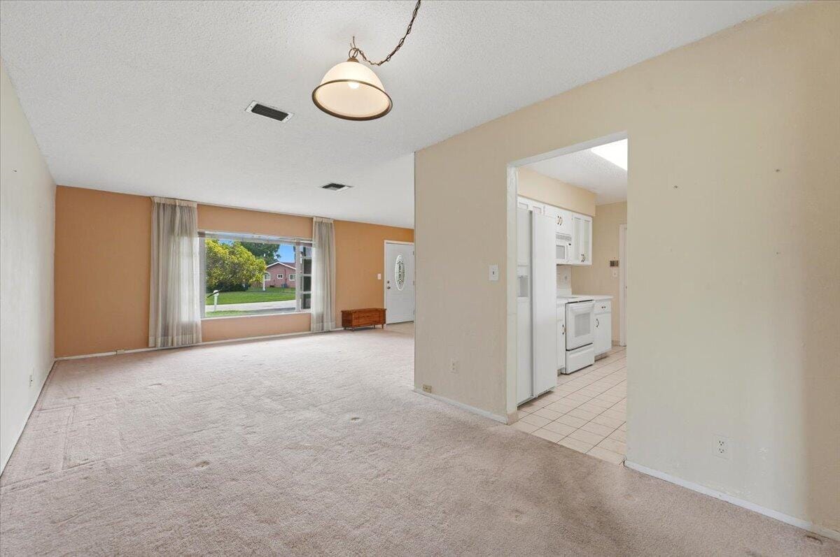 9401 NW 70 Place — photo 4