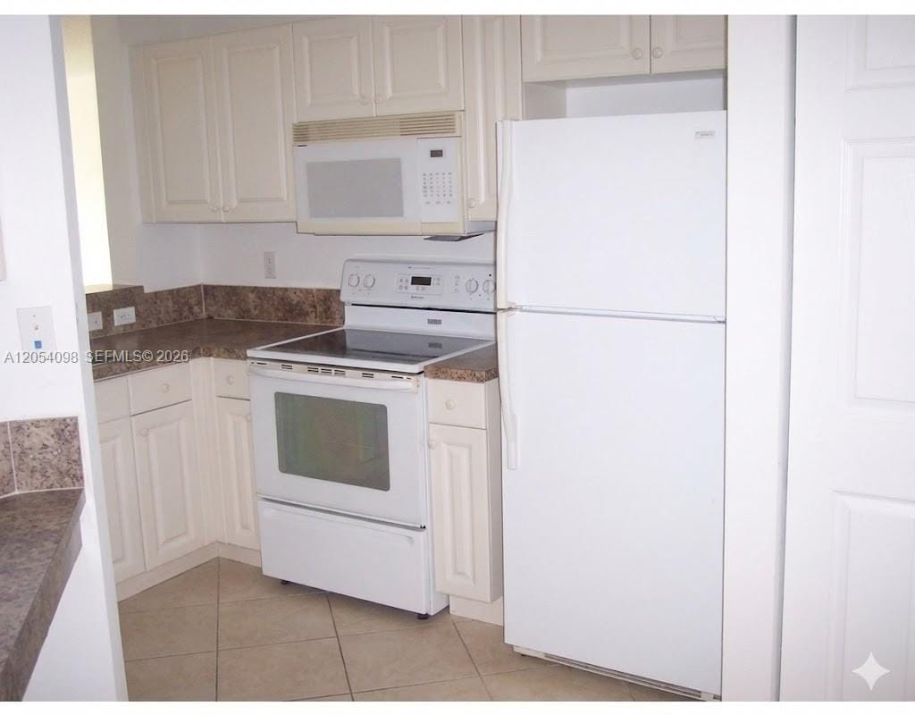 1942 Alamanda Way — photo 10