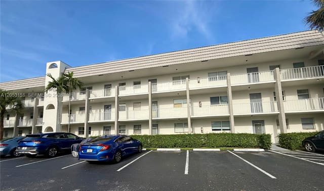 8590 Sunrise Lakes Boulevard 309, Sunrise, FL 33322