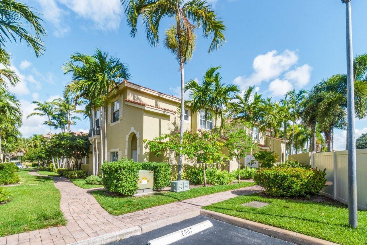 406 Lake Monterey Circle, Boynton Beach, FL 33426