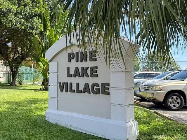 8881 Fontainebleau Boulevard 107, Miami, FL 33172