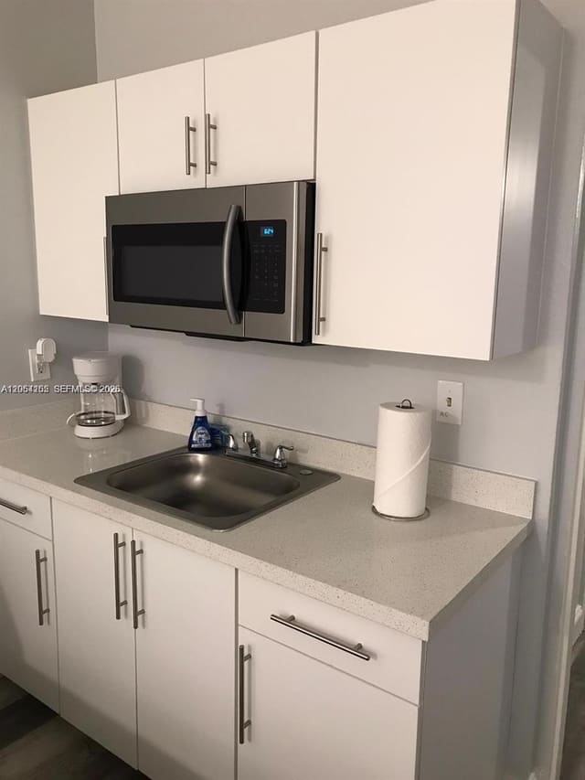 26 Diplomat Parkway 2215, Hallandale Beach, FL 33009