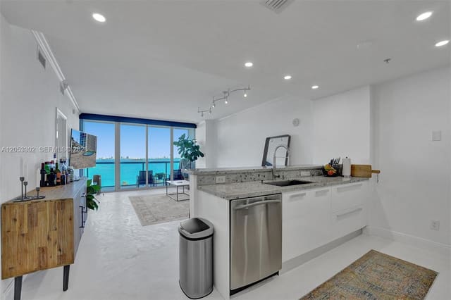 601 NE 36th Street 811, Miami, FL 33137