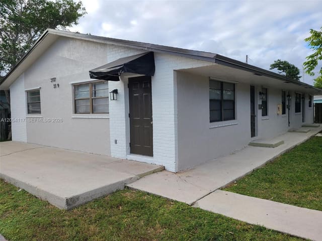 2117 Liberty Street center, Hollywood, FL 33020