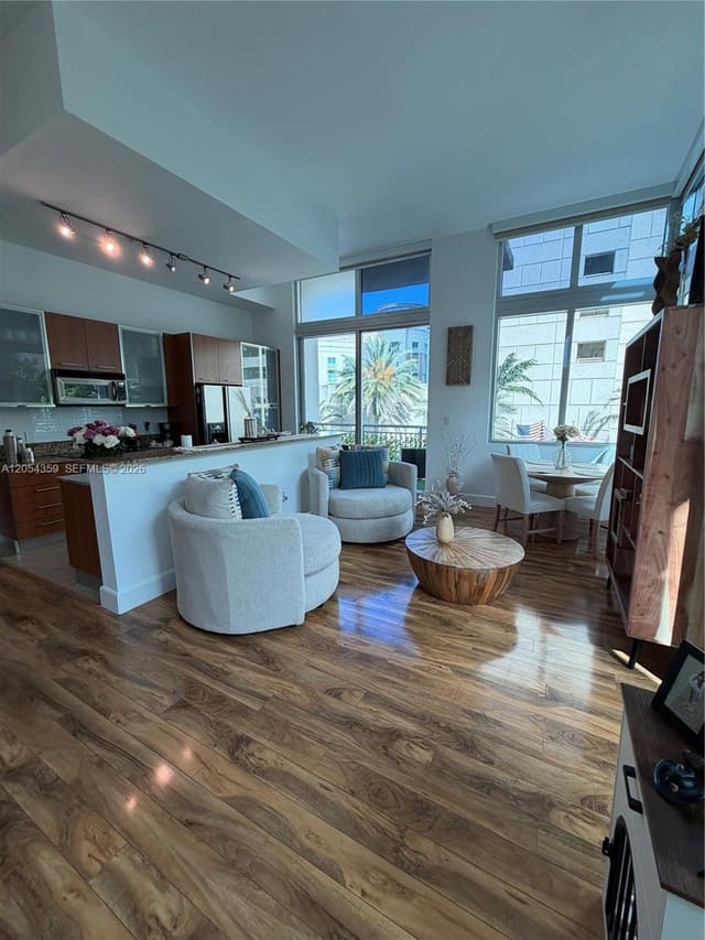 9055 SW 73rd Court 310, Miami, FL 33156