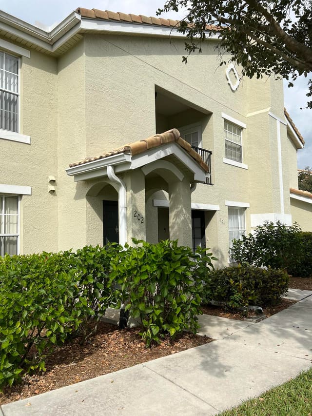 128 SW Peacock Boulevard 15202, Port St. Lucie, FL 34986