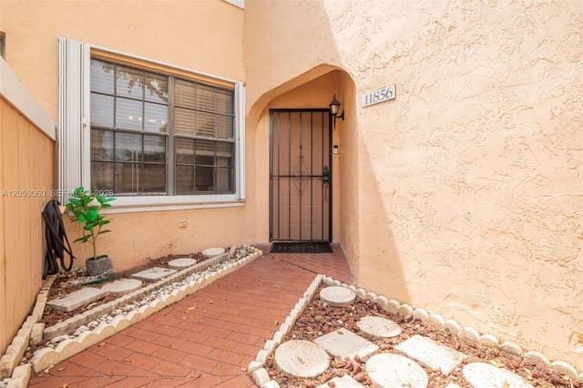 11856 NW 11th Street 11856, Pembroke Pines, FL 33026