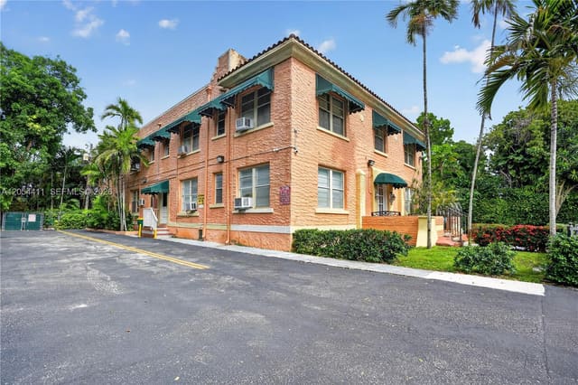 3409 S Le Jeune Road 11, Coral Gables, FL 33134