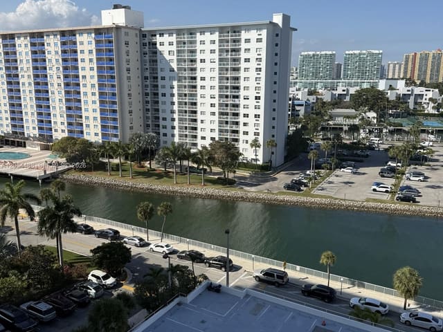 500 Bayview Drive 1031, Sunny Isles Beach, FL 33160