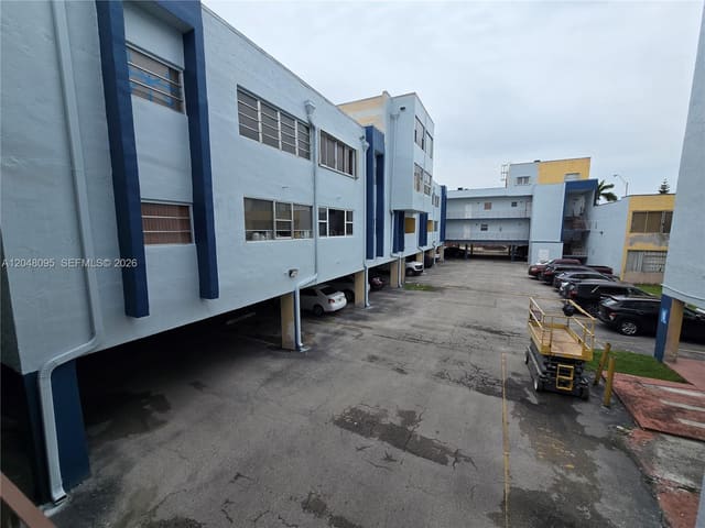1555 W 44th Place 235, Hialeah, FL 33012