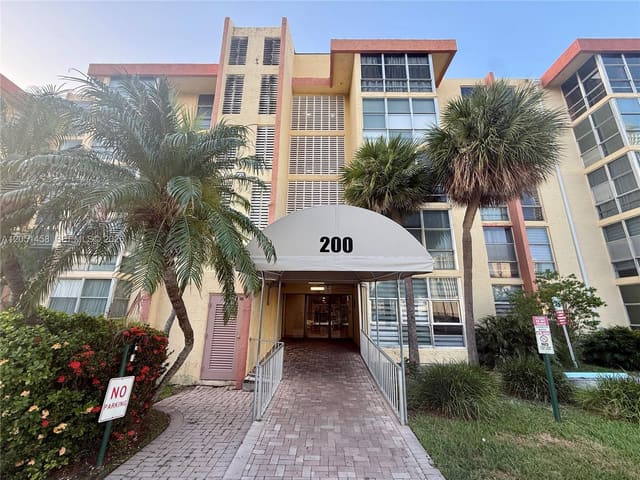 200 172nd Street 416, Sunny Isles Beach, FL 33160