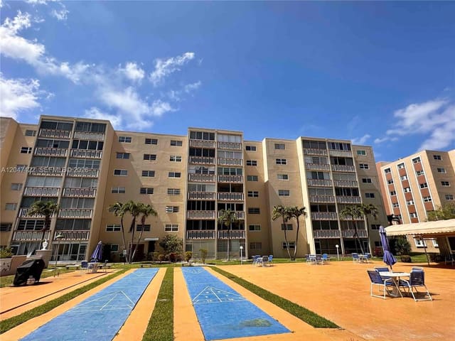 500 NE 12th Avenue 705, Meadowbrook Condo Apts Bl, Hallandale Beach, FL