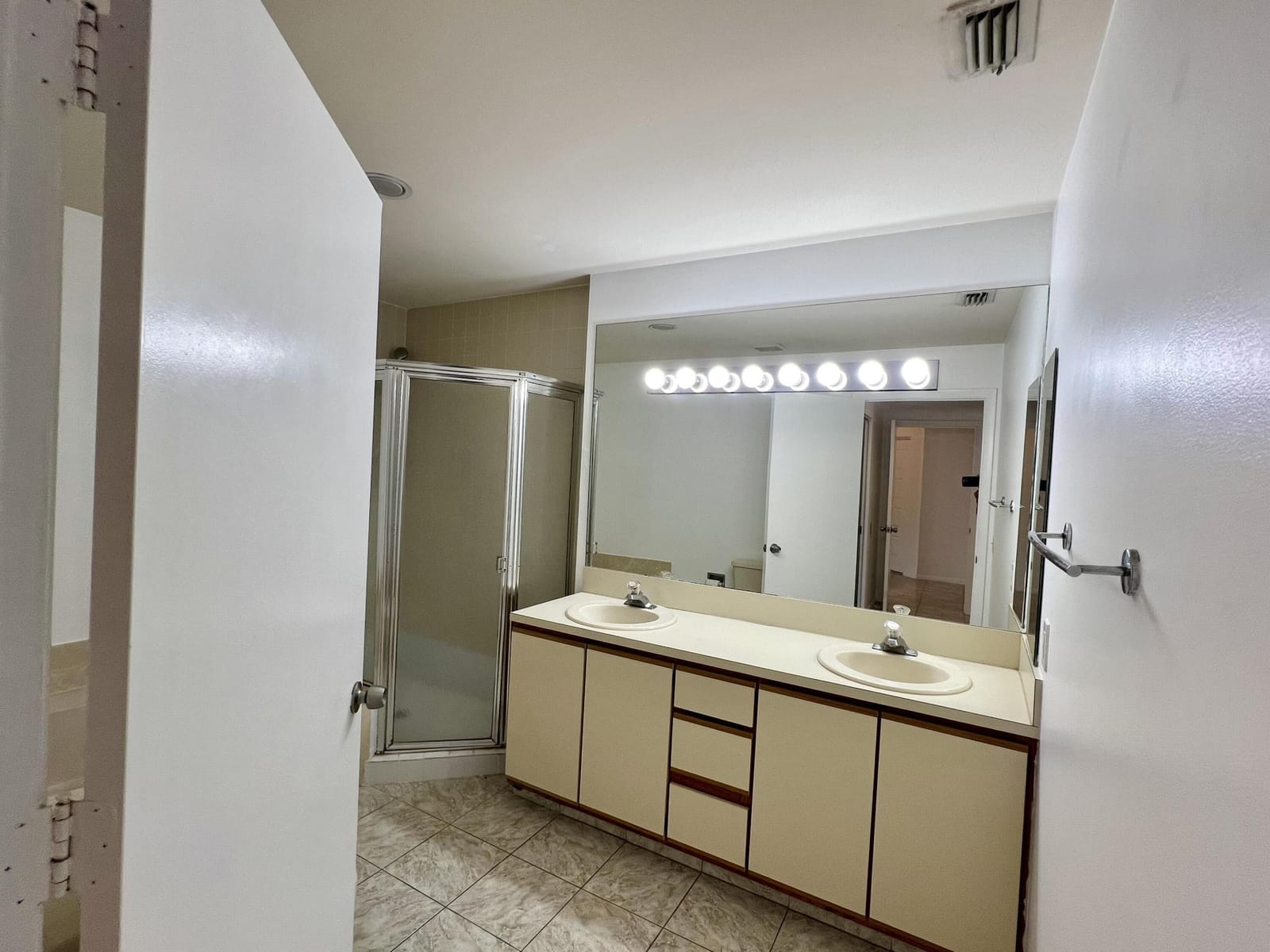 108 Half Moon Circle B3 — photo 4