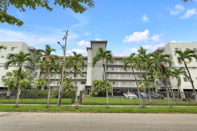 900 SW 84th Avenue 412A, Miami, FL 33144