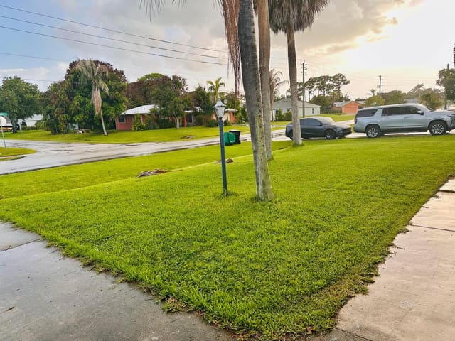 637 SE THORNHILL Drive, Port St. Lucie, FL 34983