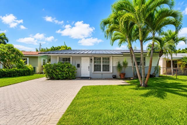 121 NE 55th Street, Oakland Park, FL 33334