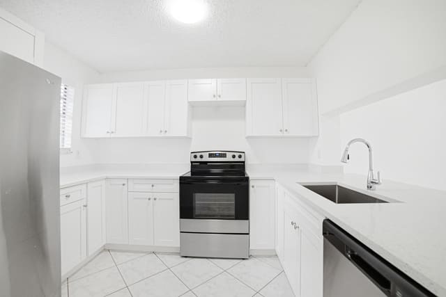 8207 FAIRWAY Road ., Sunrise, FL 33351