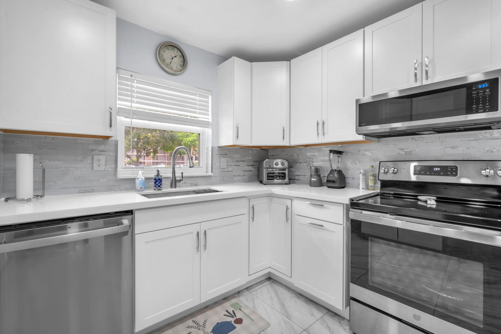 3119 N PALM AIRE Drive 3119 — photo 12