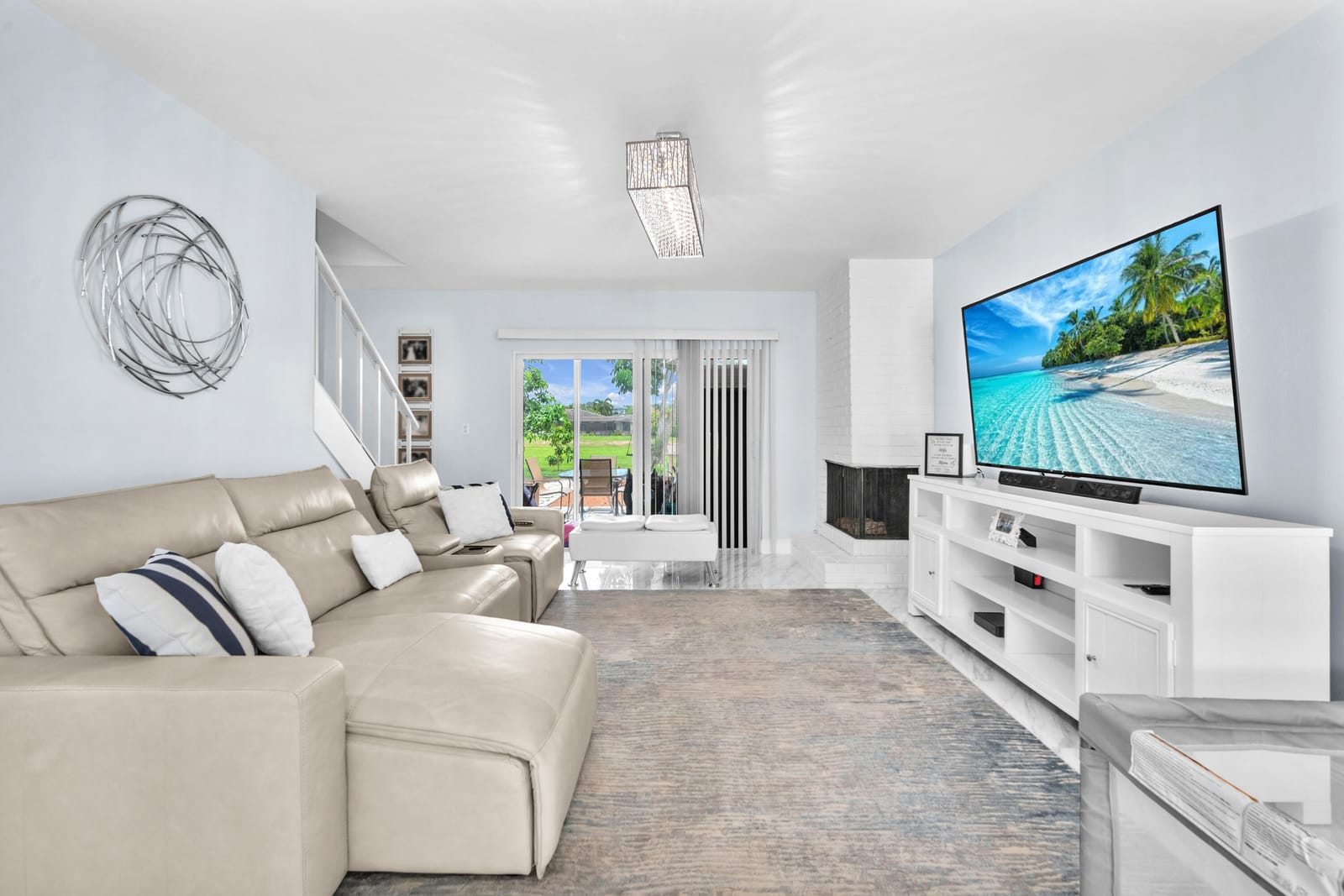 3119 N PALM AIRE Drive 3119 — photo 3