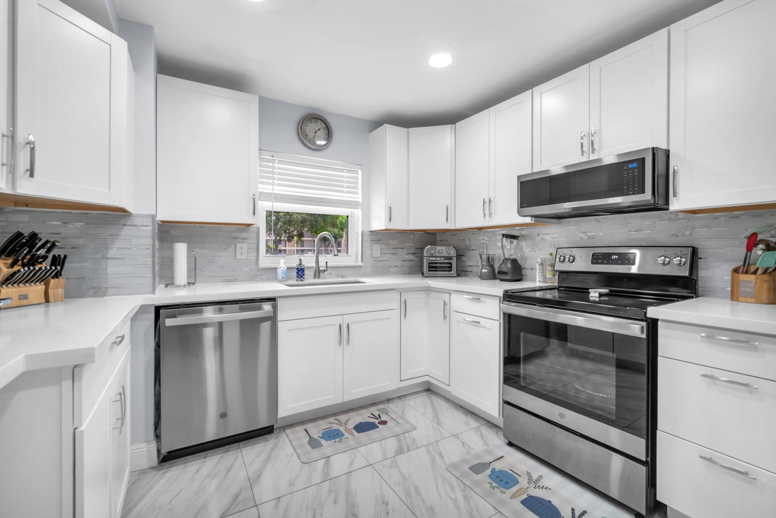 3119 N PALM AIRE Drive 3119 — photo 10