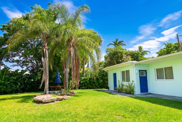 898 SE 2nd Place, Deerfield Beach, FL 33441