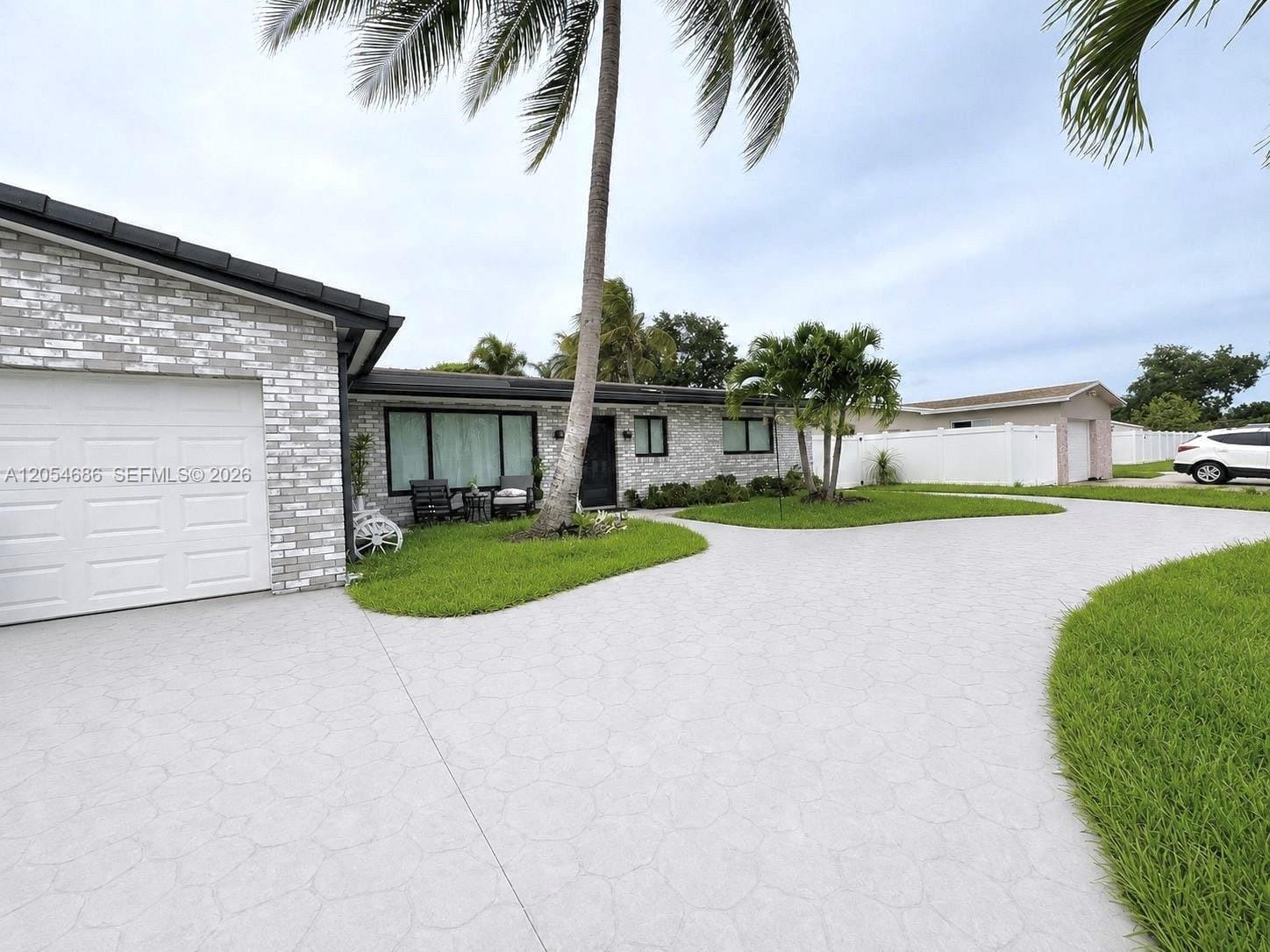 8641 NW 19th Street — photo 2