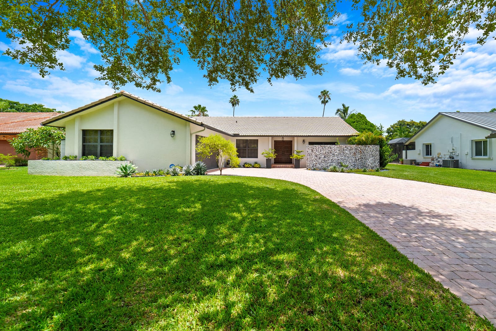 Pending home at 9235 NW 1st Street, Coral Springs, FL 33071