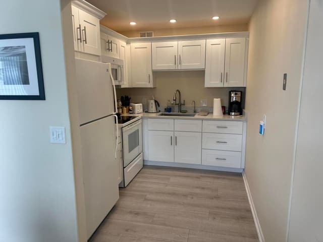 154 WINDSOR G, West Palm Beach, FL 33417