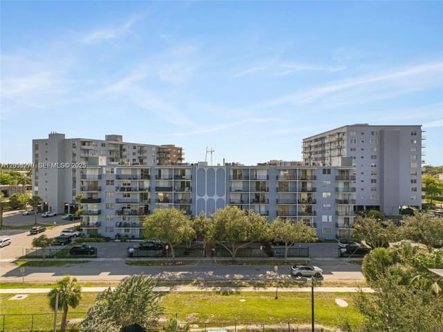 12500 NE 15th Avenue 402, North Miami, FL 33161