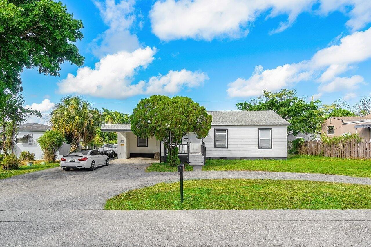 921 43RD Street, West Palm Beach, FL 33407
