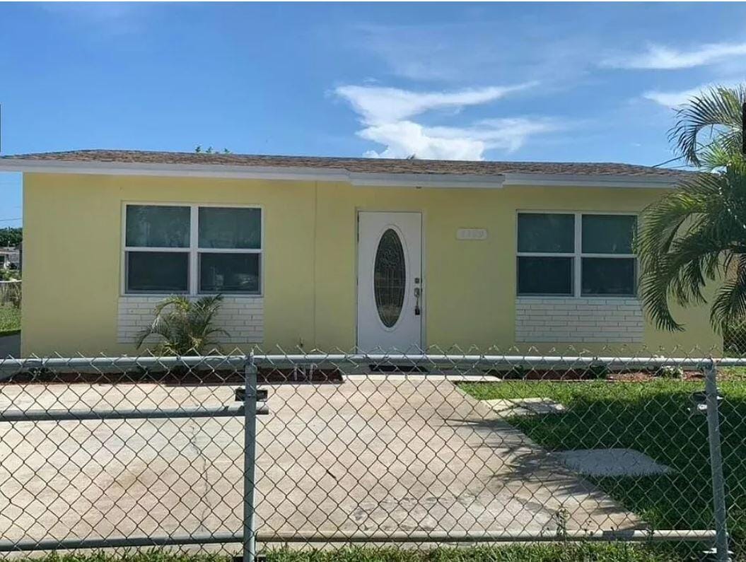 Sold home at 1389 Silver Beach Road, Riviera Beach, FL 33404