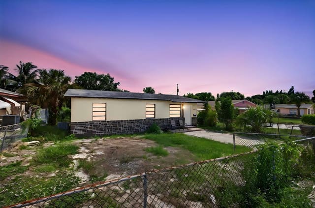 1511 W 32nd Street, West Palm Beach, FL 33404