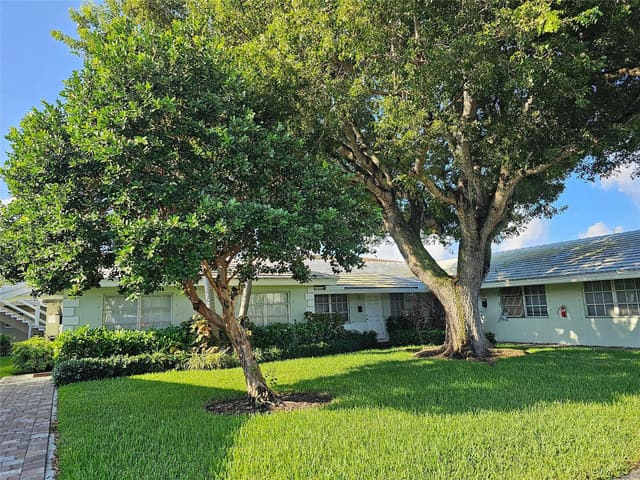 2120 NE 41st Street D, Lighthouse Point, FL 33064