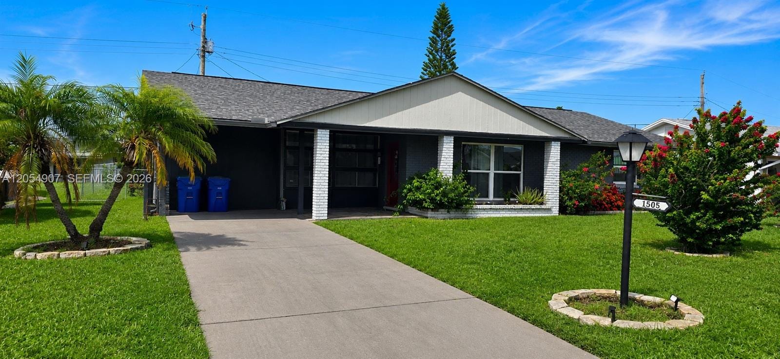 1505 Arrowhead Drive — photo 2