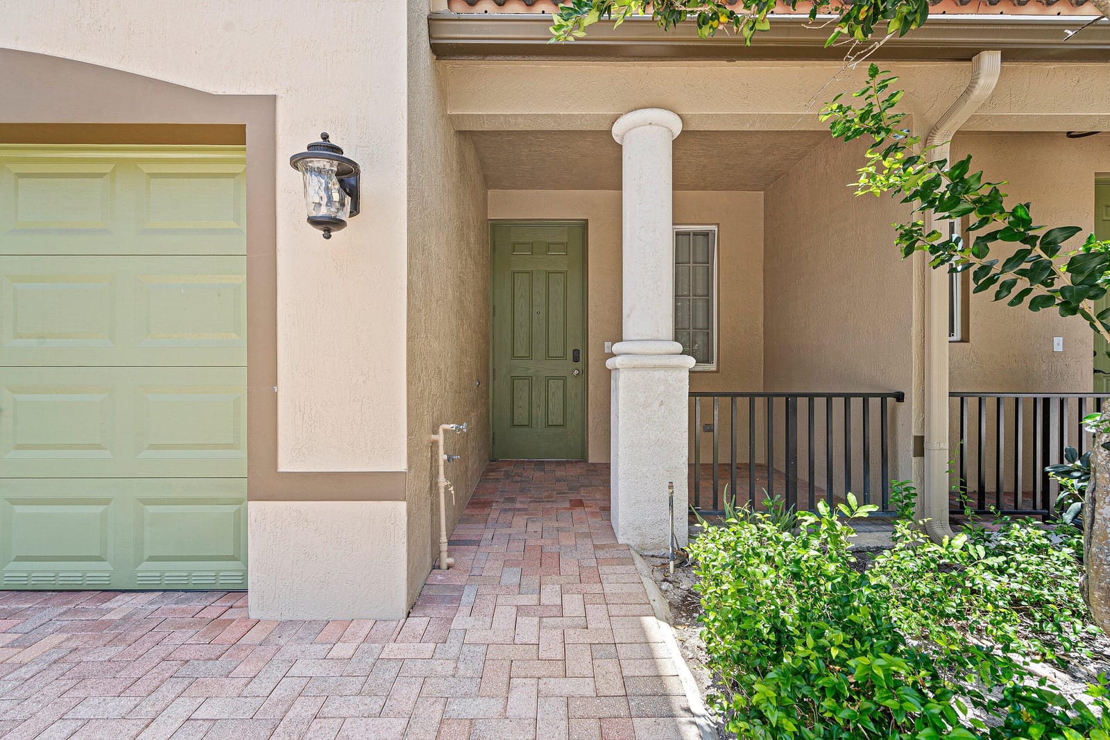 6272 S MILITARY Trail 203 — photo 2
