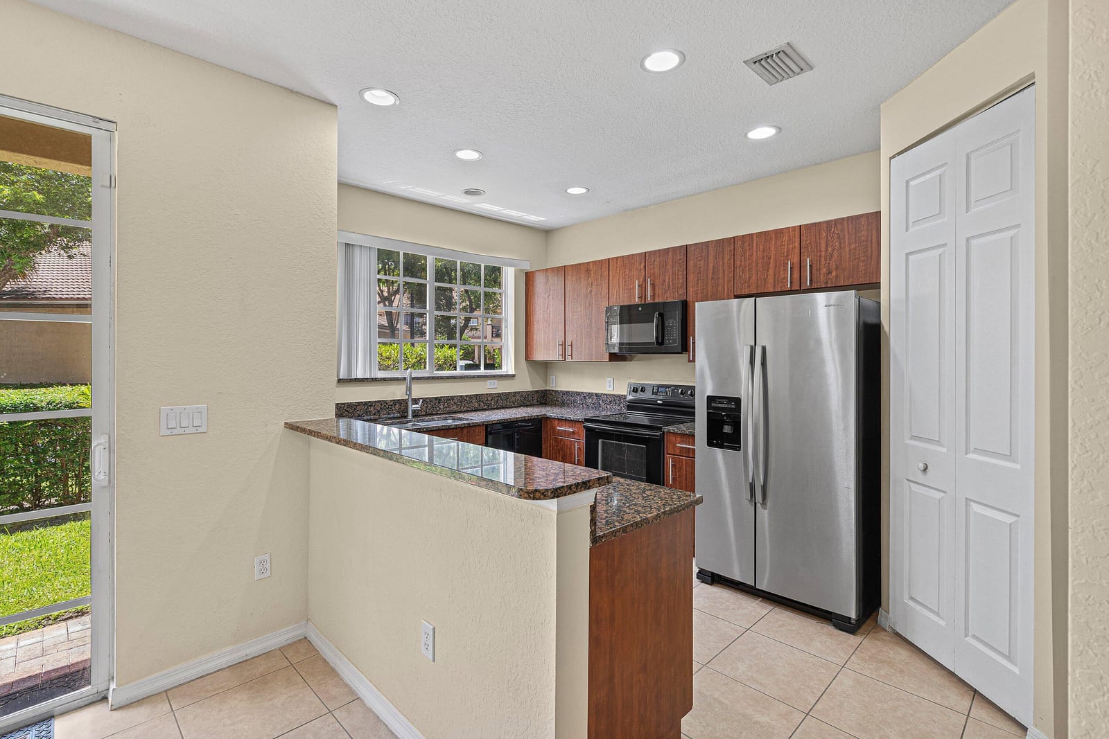 6272 S MILITARY Trail 203 — photo 11