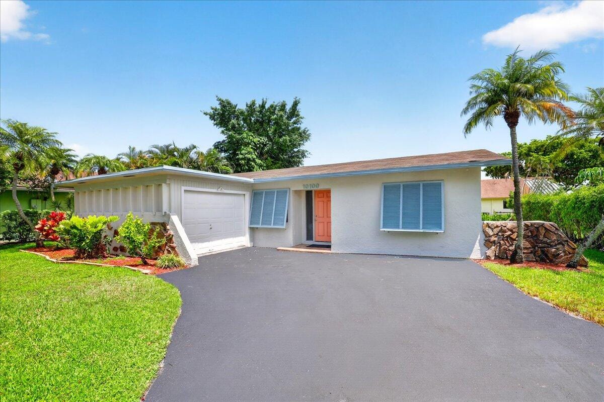Pending home at 10100 NW 71st Place, Tamarac, FL 33321