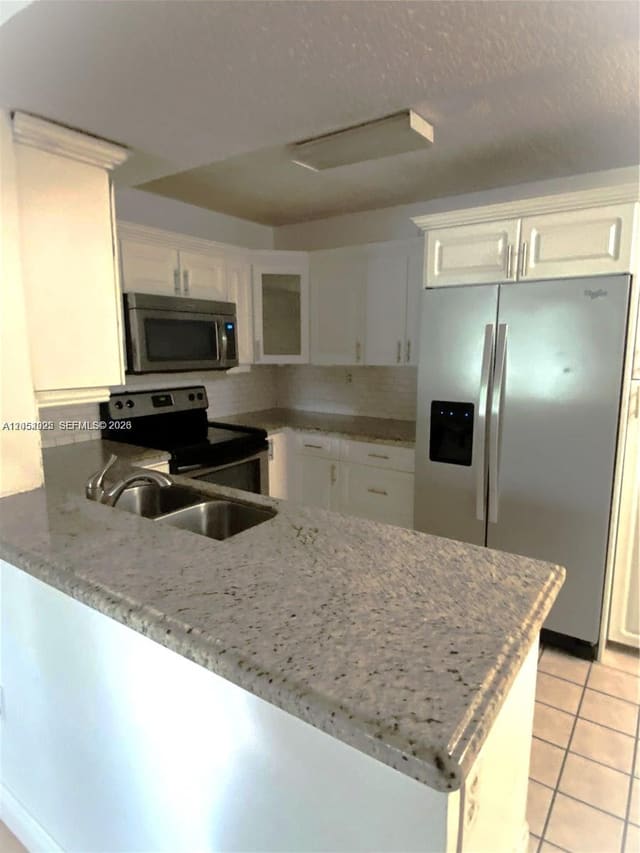 300 W Palm Circle W 208, Pembroke Pines, FL 33025