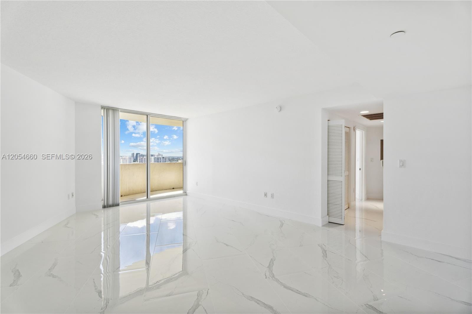 19501 W Country Club Drive 2506, Aventura, FL 33180