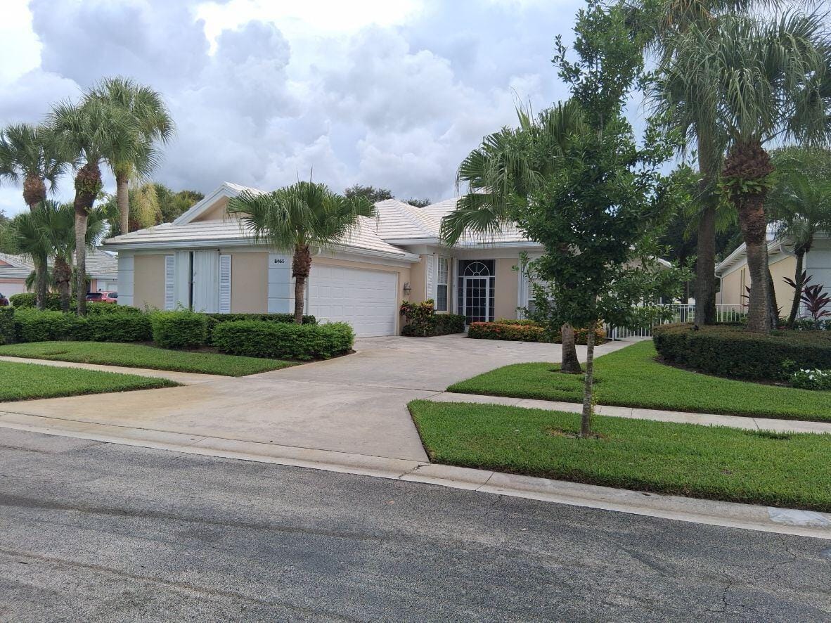 Pending home at 8465 BEACONHILL Road, Palm Beach Gardens, FL 33410