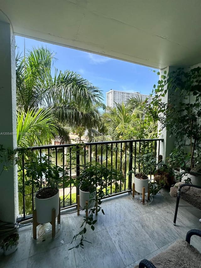 17150 N Bay Road 2412, Sunny Isles Beach, FL 33160