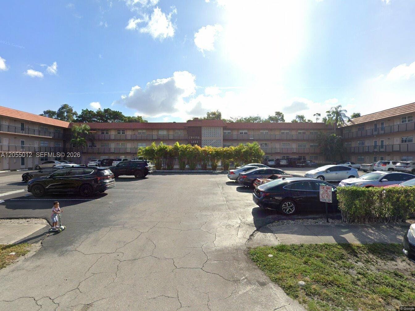 3930 Crystal Lake Dr 208 208, Deerfield Beach, FL 33064