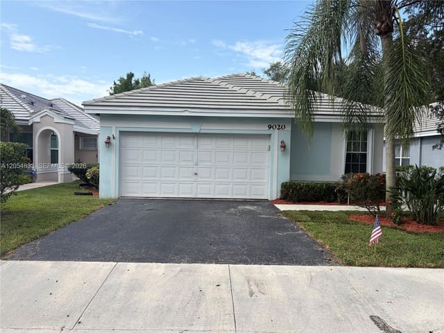9020 N Lake Park Circle N, Davie, FL 33328